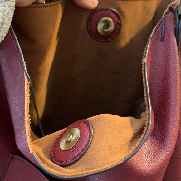 4/$25 Vegan leather shoulder bag - Picture 4 of 7